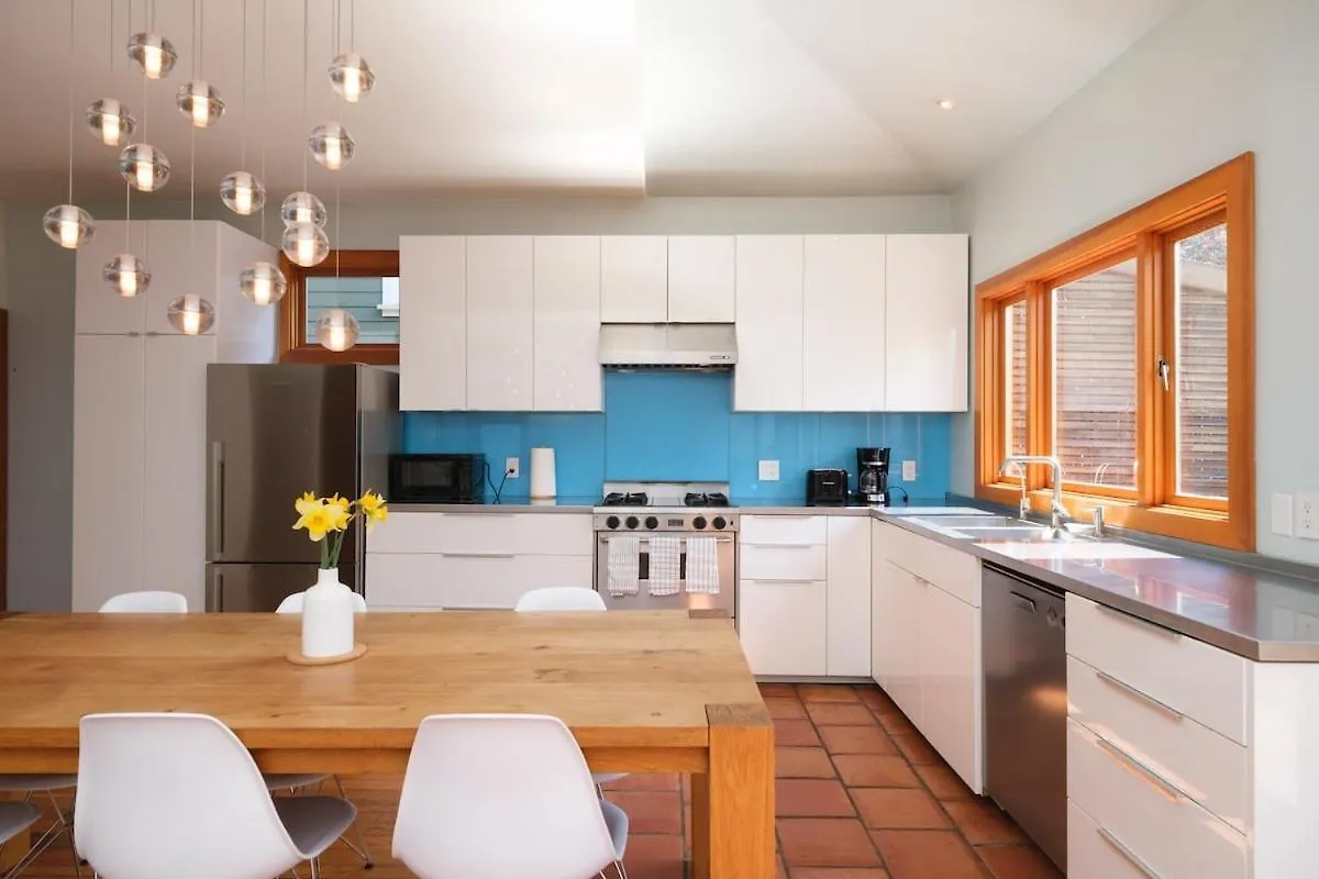 Apartment Cozy Heritage Home Near Main St Vancouver Canada
