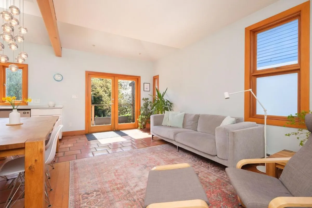 Cozy Heritage Home Near Main St Vancouver